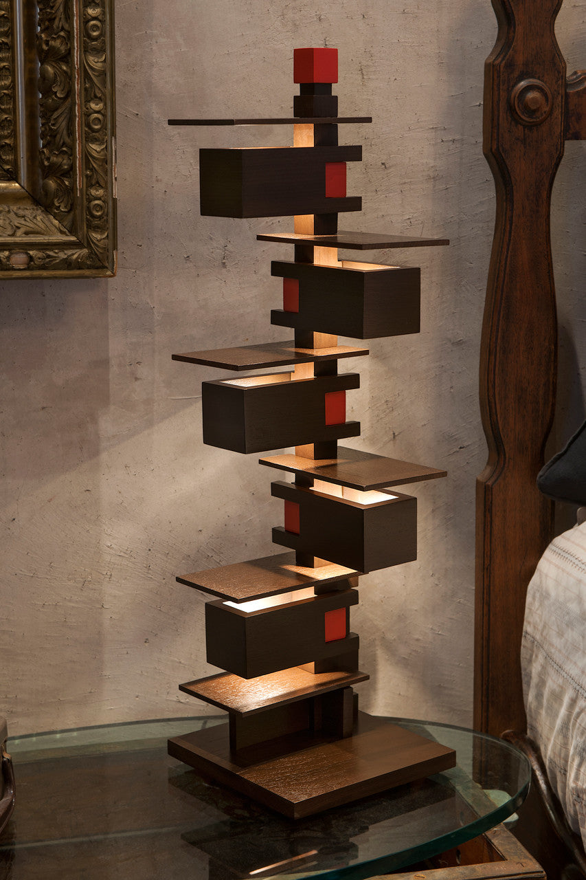 Taliesin 3 Walnut Edition

Frank Lloyd Wright, Taliesin, AlaModerna, Taliesin 3, table lamp
