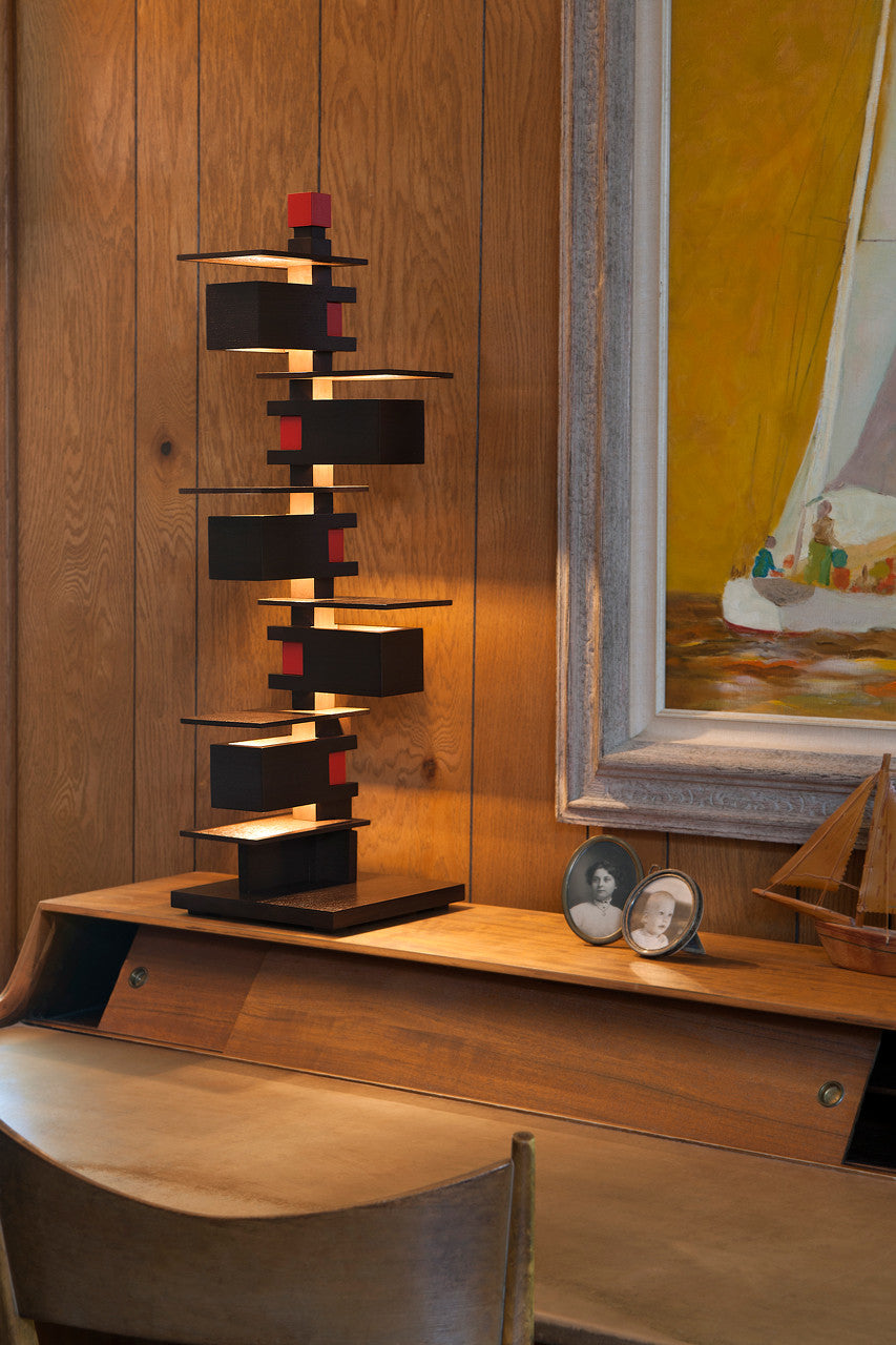 Taliesin 3 Walnut Edition

Frank Lloyd Wright, Taliesin, AlaModerna, Taliesin 3, table lamp
