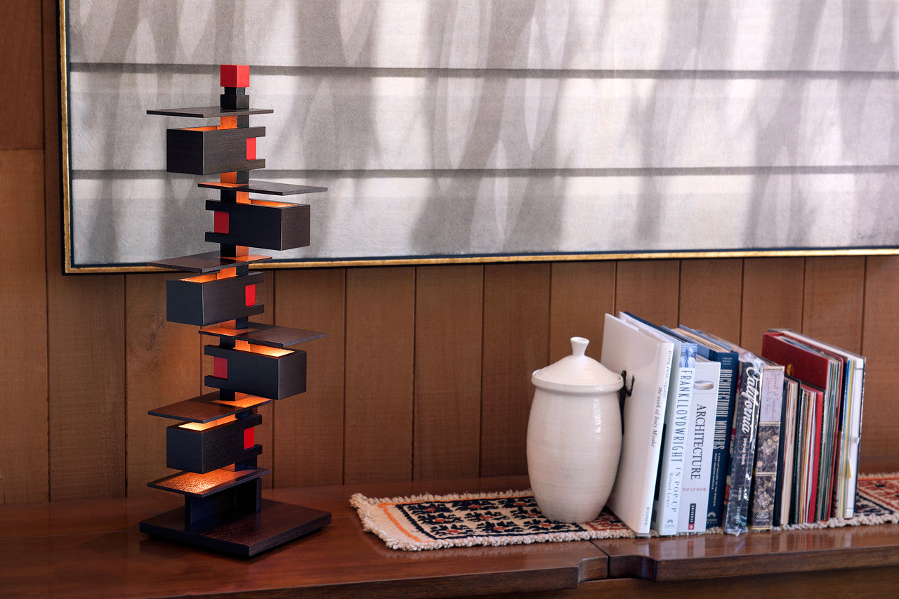 Taliesin 3 Walnut Edition

Frank Lloyd Wright, Taliesin, AlaModerna, Taliesin 3, table lamp